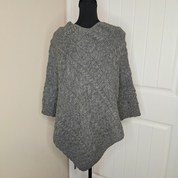 Aran Sweater Market Irish Cable Knit Wool Poncho One Size Gray Like New - Picture 4 of 9